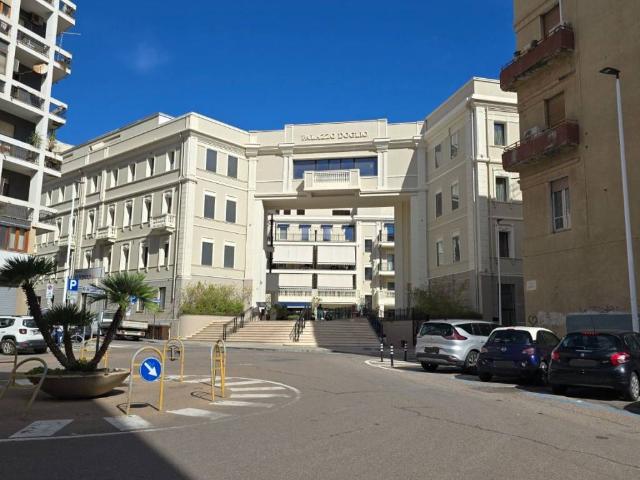 Locale Commerciale in vendita a Bonaria, Cagliari