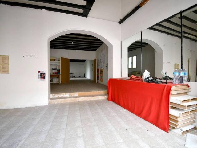 Locale Commerciale in vendita a Monteleone - Santa Rosalia, Cagliari