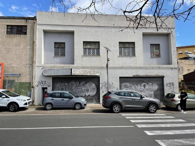 Locale Commerciale in vendita a Sant'Avendrace-Santa Gilla, Cagliari