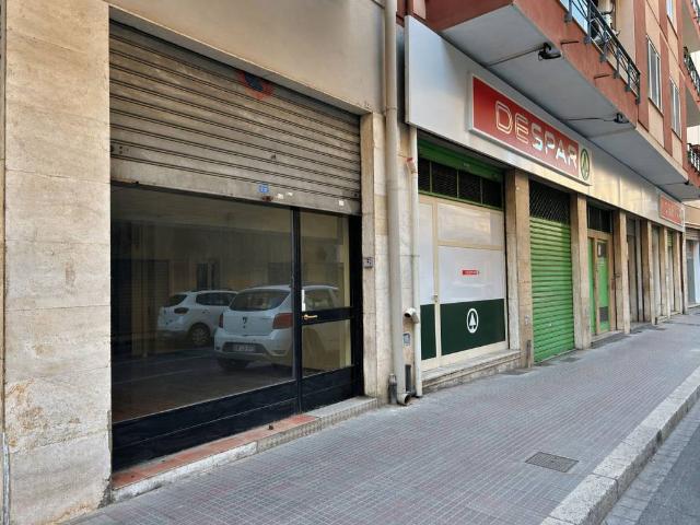 Locale Commerciale in vendita a Sant'Alenixedda, Cagliari