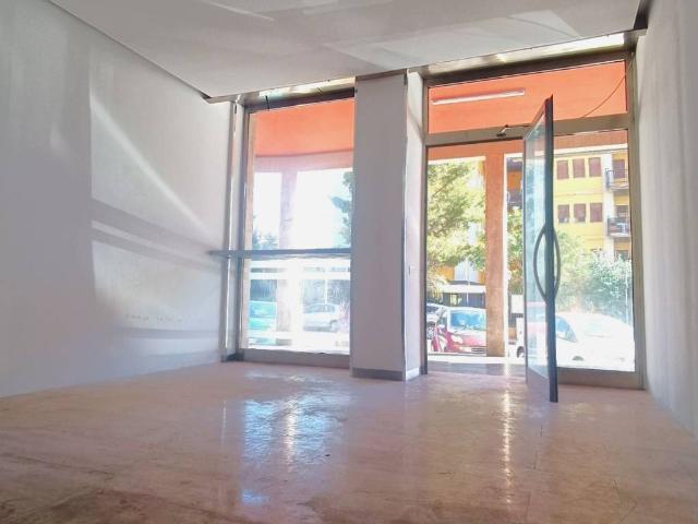Locale Commerciale in vendita a Monte Mixi, Cagliari