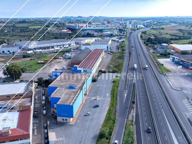 Locale Commerciale in vendita a Sant'Avendrace-Santa Gilla, Cagliari