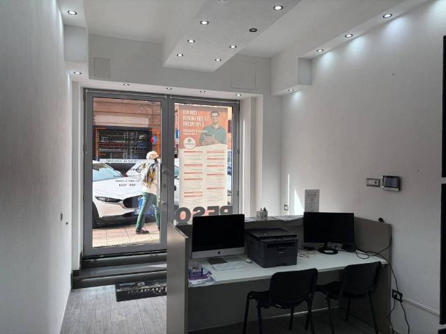 Locale Commerciale in vendita a San Benedetto, Cagliari