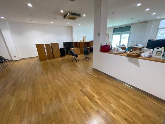 Locale Commerciale in vendita a Terramàini - Is Bingias, Cagliari