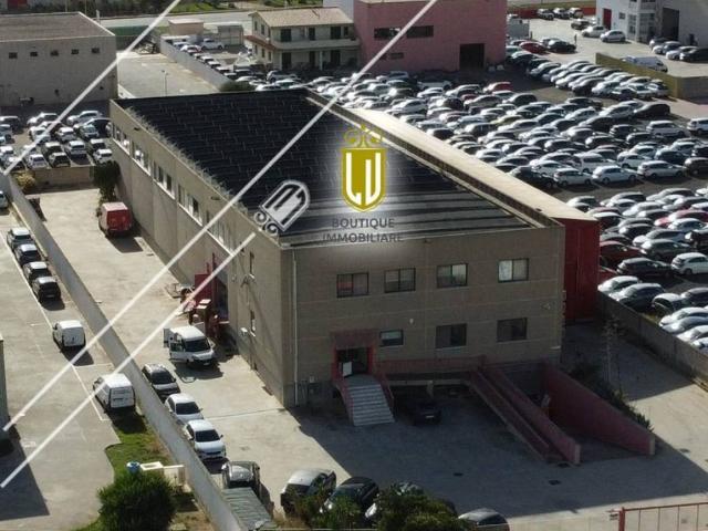 Locale Commerciale in vendita a Sant'Avendrace-Santa Gilla, Cagliari