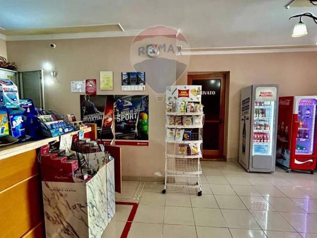 Locale Commerciale in vendita a Caiazzo, Campania