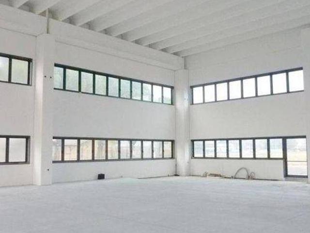 Locale Commerciale in vendita a Caiazzo, Campania
