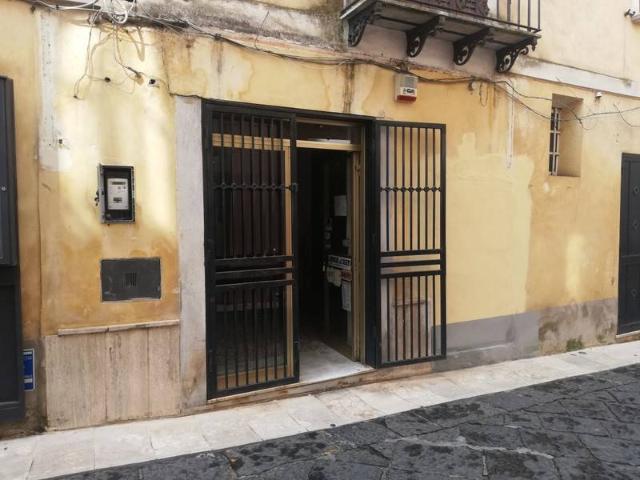 Locale Commerciale in vendita a Caiazzo, Campania