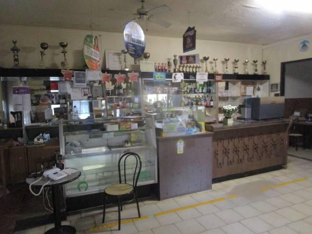 Locale Commerciale in vendita a Cairate, Lombardia