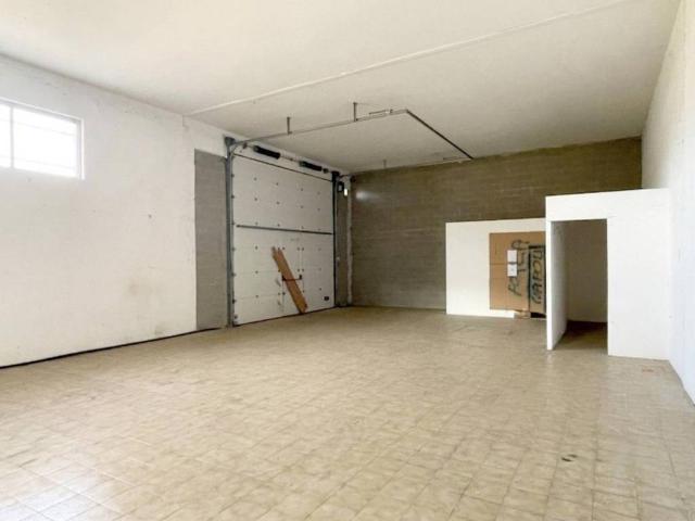 Locale Commerciale in vendita a Cairo Montenotte, Liguria
