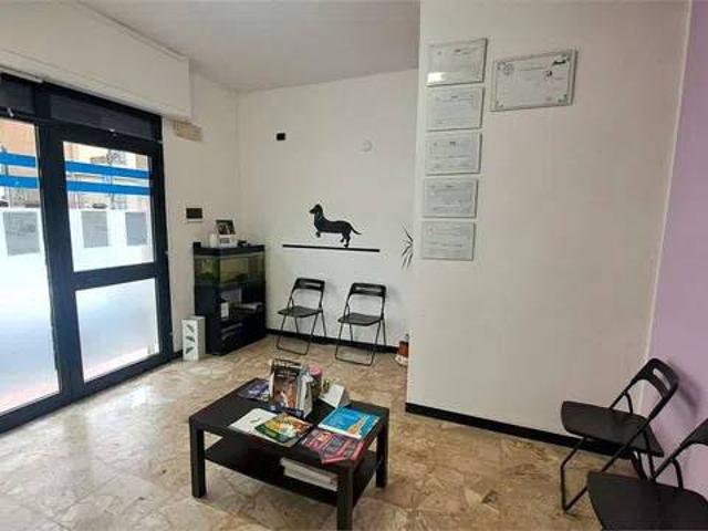 Locale Commerciale in vendita a Cairo Montenotte, Liguria