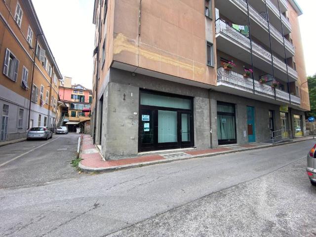 Locale Commerciale in vendita a Cairo Montenotte, Liguria