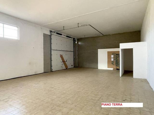 Locale Commerciale in vendita a Cairo Montenotte, Liguria
