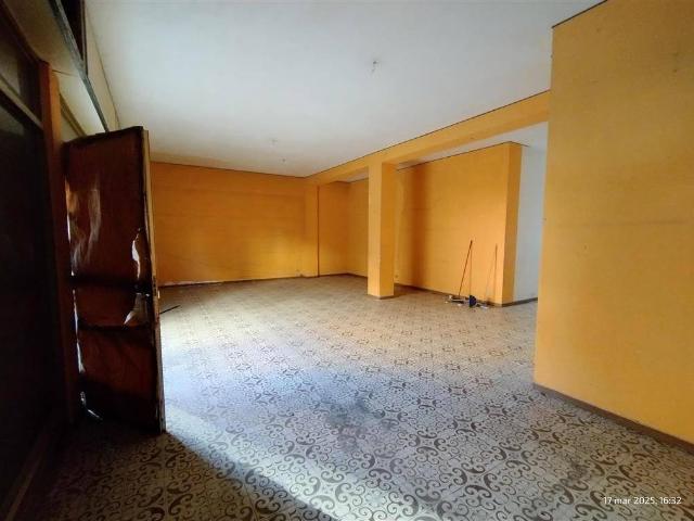 Locale Commerciale in vendita a Cairo Montenotte, Liguria