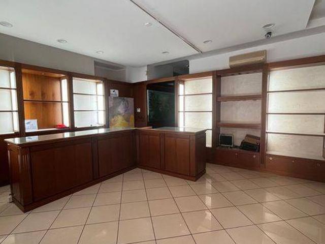 Locale Commerciale in vendita a Cairo Montenotte, Liguria