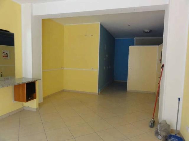 Locale Commerciale in vendita a Cairo Montenotte, Liguria
