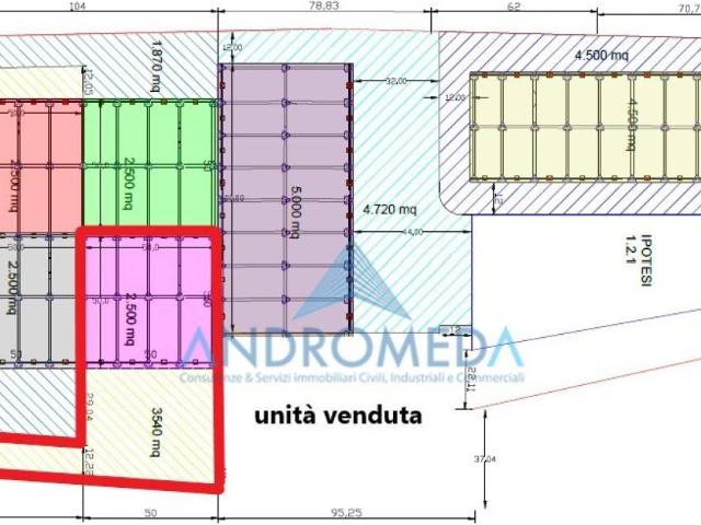 Locale Commerciale in vendita a Caivano, Campania