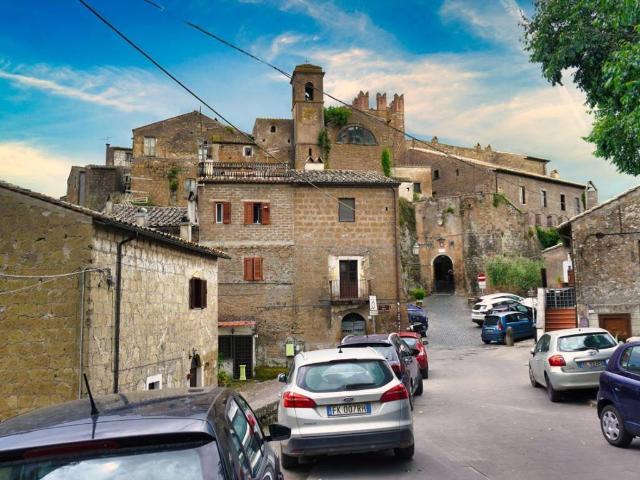 Locale Commerciale in vendita a Calcata, Lazio