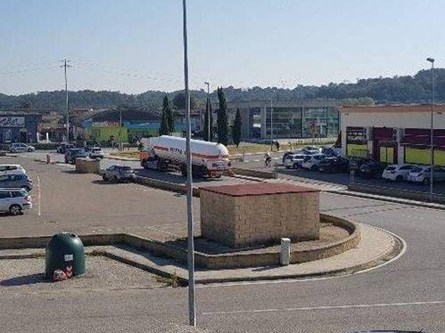 Locale Commerciale in vendita a Oltrarno, Calcinaia