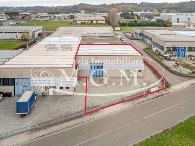 Locale Commerciale in vendita a Oltrarno, Calcinaia