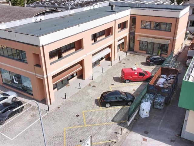 Locale Commerciale in vendita a Oltrarno, Calcinaia