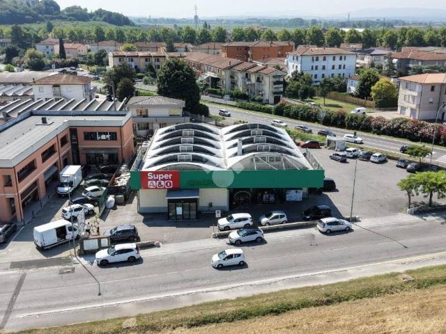 Locale Commerciale in vendita a Oltrarno, Calcinaia