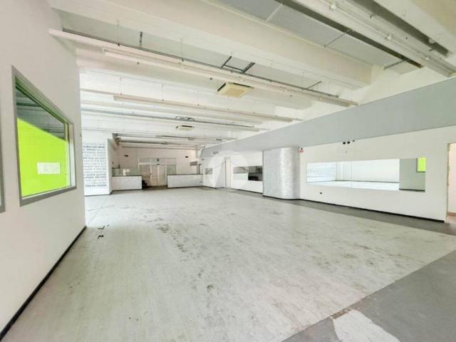 Locale Commerciale in vendita a Calcinate, Lombardia