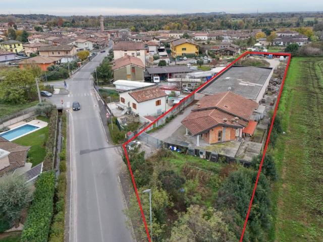 Locale Commerciale in vendita a Calcinatello, Calcinato