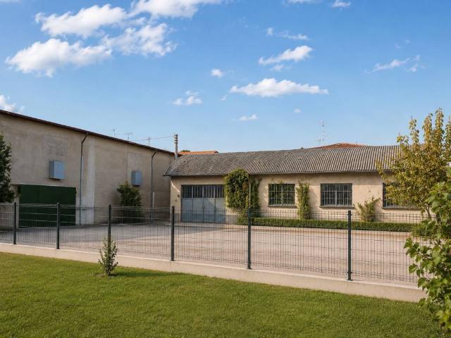 Locale Commerciale in vendita a Calcinato, Brescia