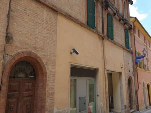 Locale Commerciale in vendita a Marche, Macerata