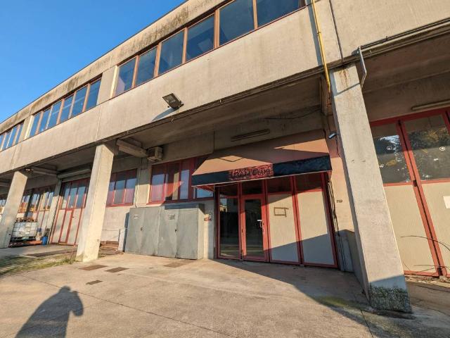 Locale Commerciale in vendita a Cresole, Caldogno