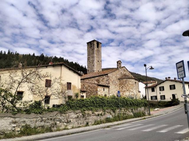 Locale Commerciale in vendita a Calenzano, Toscana