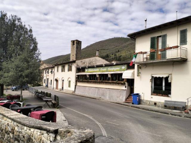 Locale Commerciale in vendita a Calenzano, Toscana