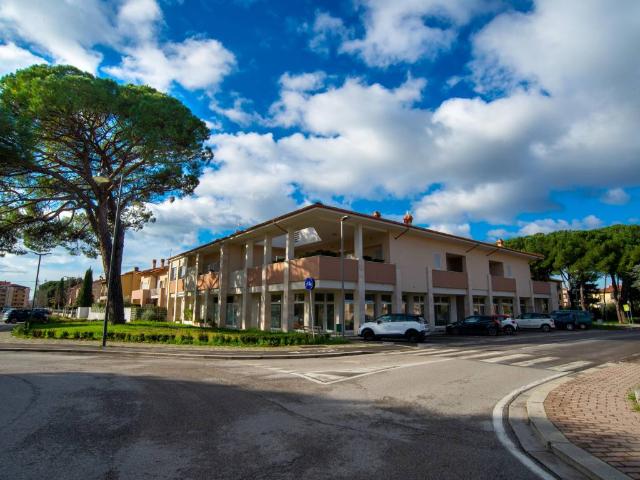 Locale Commerciale in vendita a Calenzano, Toscana