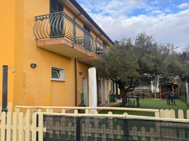 Locale Commerciale in vendita a Calice Al Cornoviglio, Liguria