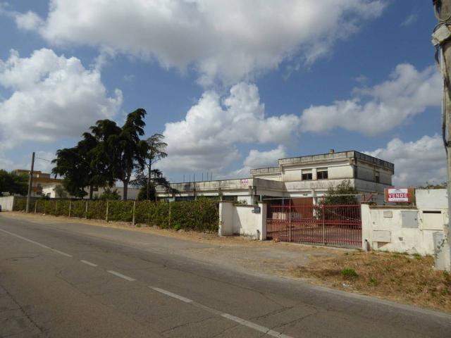 Locale Commerciale in vendita a Puglia, Lecce