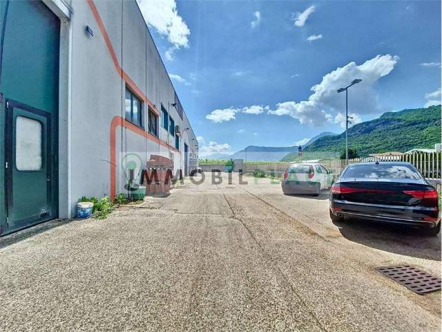 Locale Commerciale in vendita a Comunità della Vallagarina, Calliano
