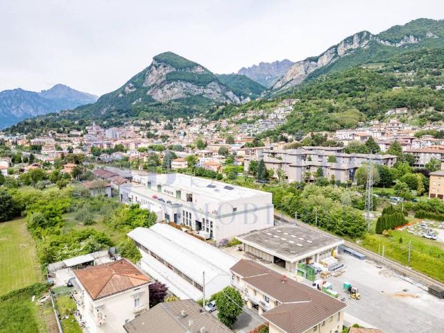 Locale Commerciale in vendita a Foppenico, Calolziocorte