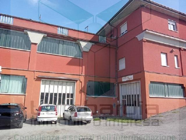 Locale Commerciale in vendita a Sala, Calolziocorte