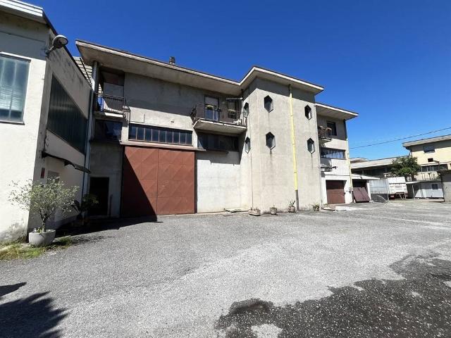 Locale Commerciale in vendita a Sala, Calolziocorte