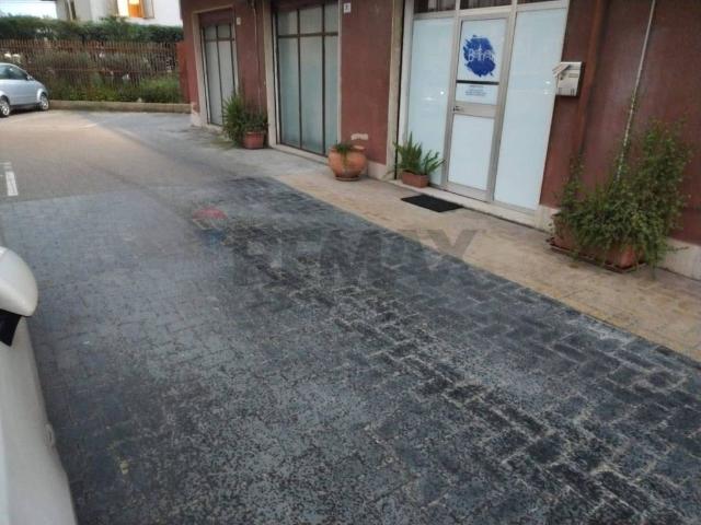 Locale Commerciale in vendita a Le Sfere, Caltagirone