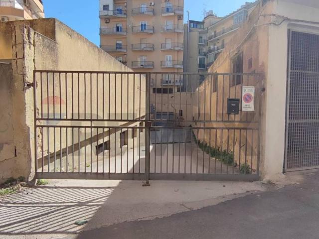 Locale Commerciale in vendita a Le Sfere, Caltagirone