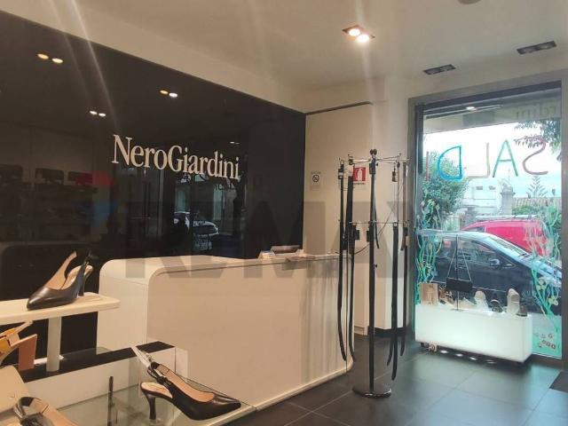 Locale Commerciale in vendita a Le Sfere, Caltagirone