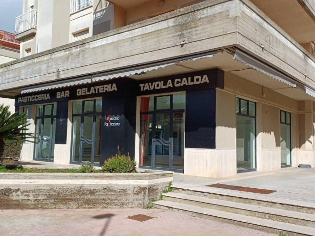 Locale Commerciale in vendita a Caltagirone, Sicilia