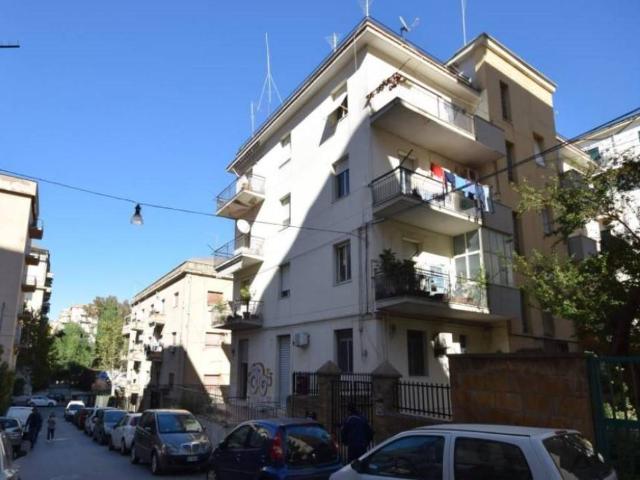 Locale Commerciale in vendita a Caltanissetta, Sicilia