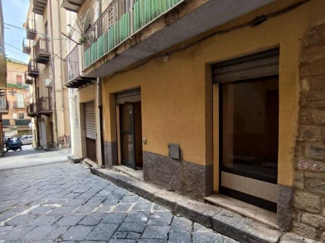 Locale Commerciale in vendita a Quartiere Provvidenza, Caltanissetta
