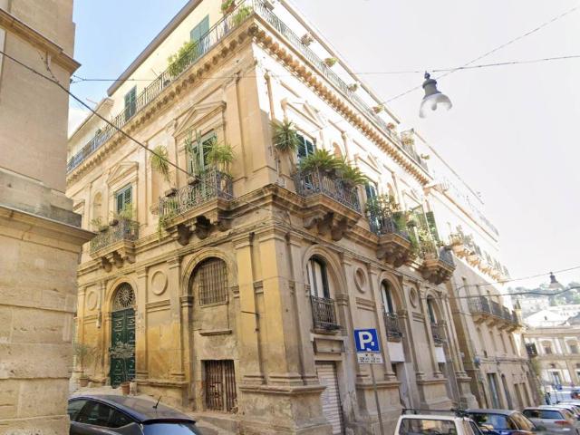 Locale Commerciale in vendita a Quartiere Provvidenza, Caltanissetta