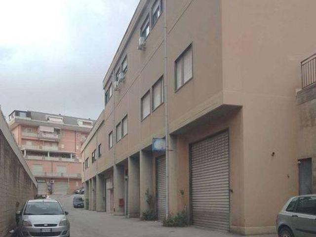Locale Commerciale in vendita a San Luca, Caltanissetta