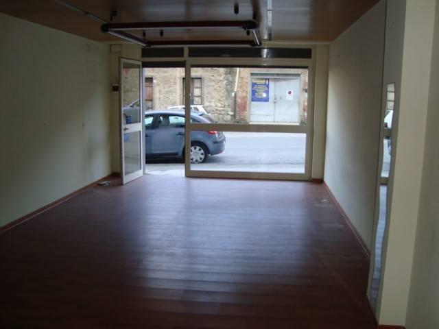 Locale Commerciale in vendita a Quartiere Provvidenza, Caltanissetta