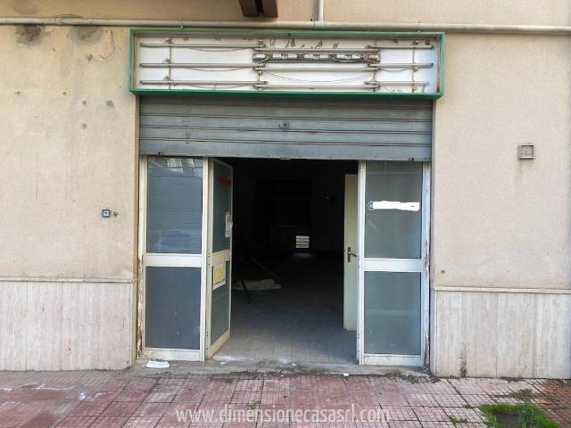 Locale Commerciale in vendita a Caltanissetta, Sicilia
